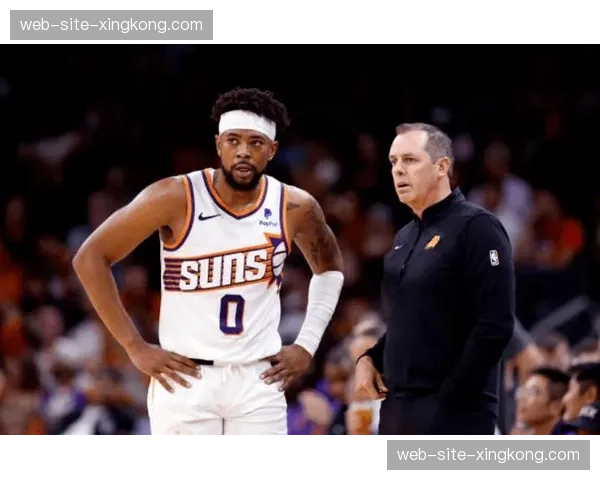 上海队古德温十六分七助攻 进攻核心表现稳定 上海队古德温十六分七助攻 进攻核心表现稳定