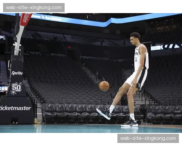 马刺文班亚马护框体系下 防守效率第三支撑控容错率 马刺文班亚马护框体系下 防守效率第三支撑控容错率